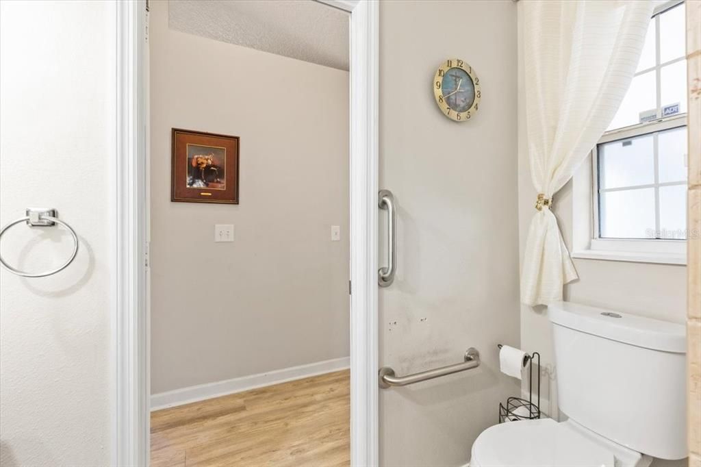 For Sale: $279,900 (3 beds, 2 baths, 1496 Square Feet)