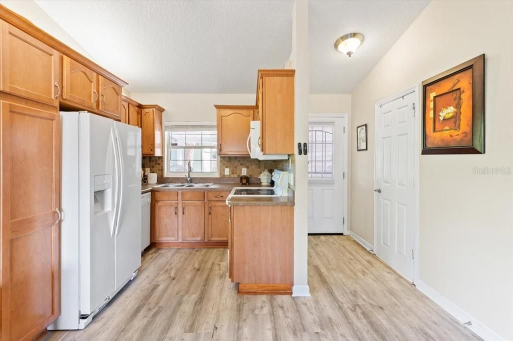 For Sale: $279,900 (3 beds, 2 baths, 1496 Square Feet)