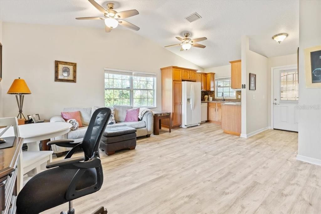 For Sale: $279,900 (3 beds, 2 baths, 1496 Square Feet)