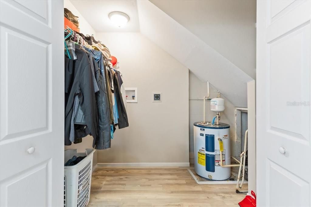 For Sale: $279,900 (3 beds, 2 baths, 1496 Square Feet)