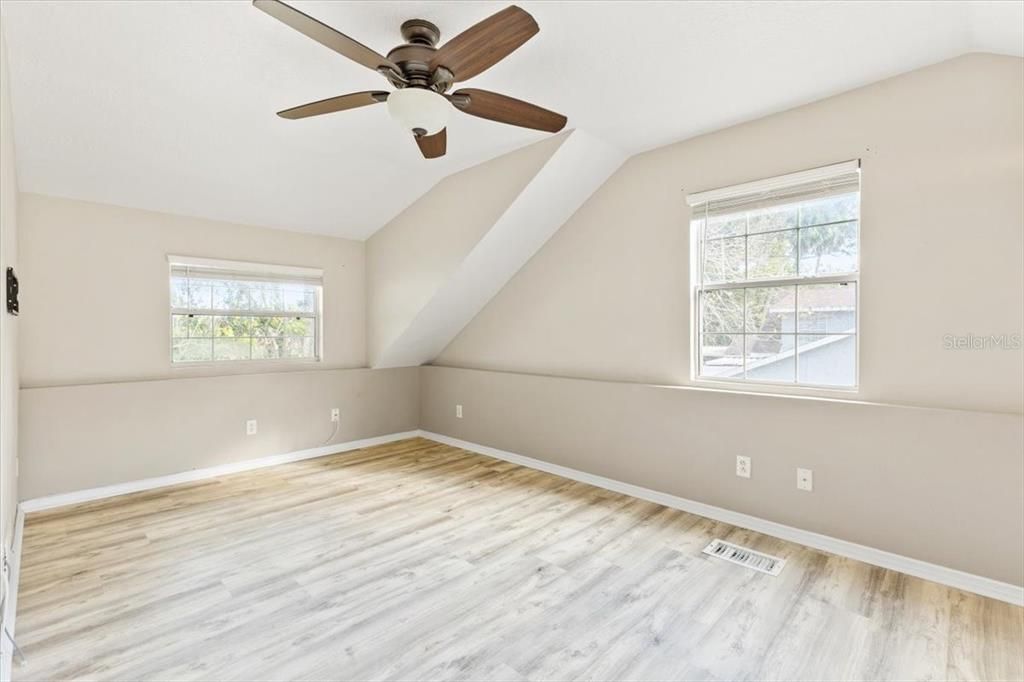 For Sale: $279,900 (3 beds, 2 baths, 1496 Square Feet)