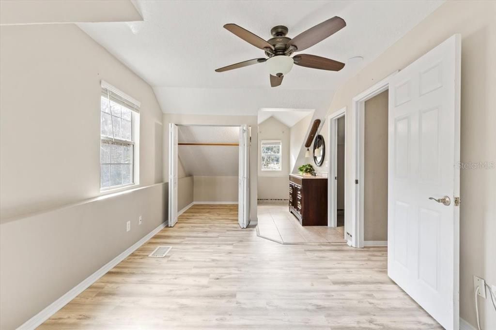 For Sale: $279,900 (3 beds, 2 baths, 1496 Square Feet)