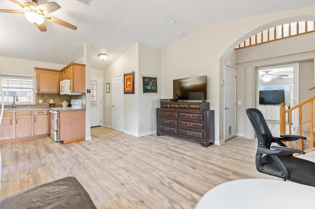 For Sale: $279,900 (3 beds, 2 baths, 1496 Square Feet)