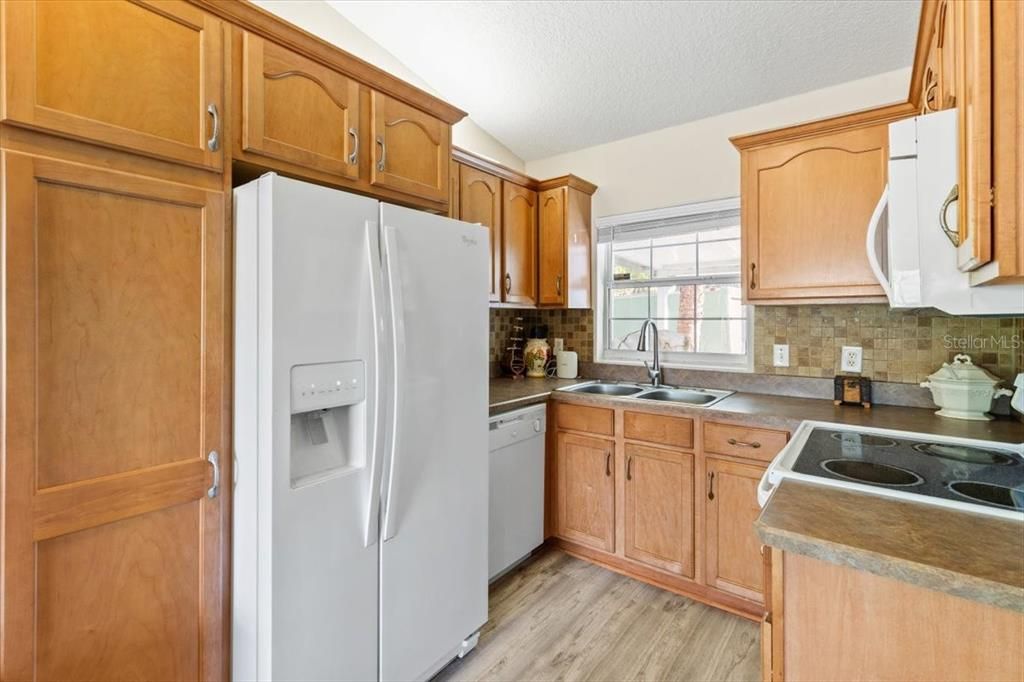 For Sale: $279,900 (3 beds, 2 baths, 1496 Square Feet)