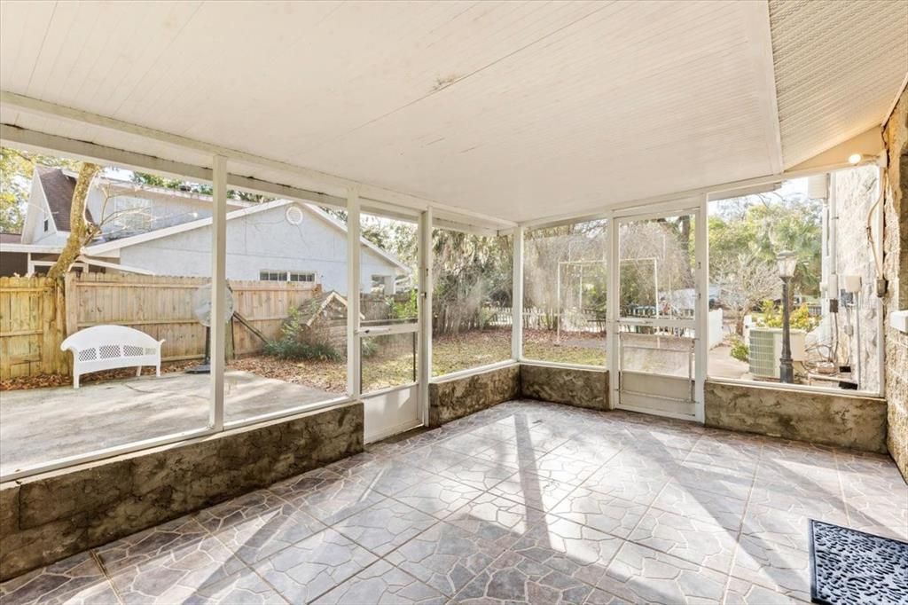 For Sale: $279,900 (3 beds, 2 baths, 1496 Square Feet)