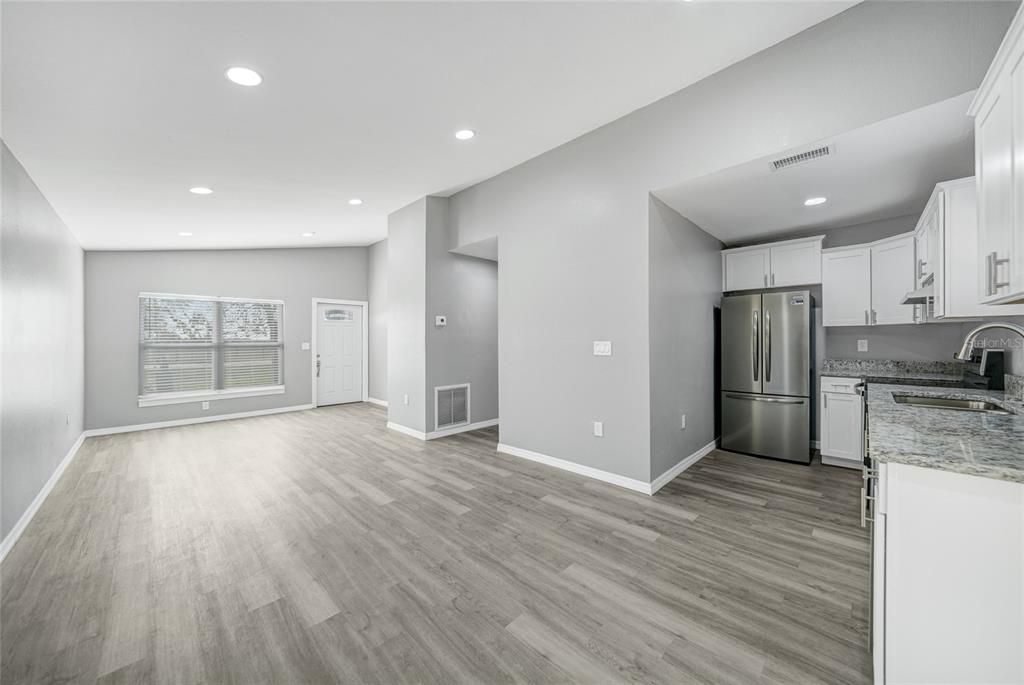 For Sale: $215,500 (3 beds, 1 baths, 952 Square Feet)