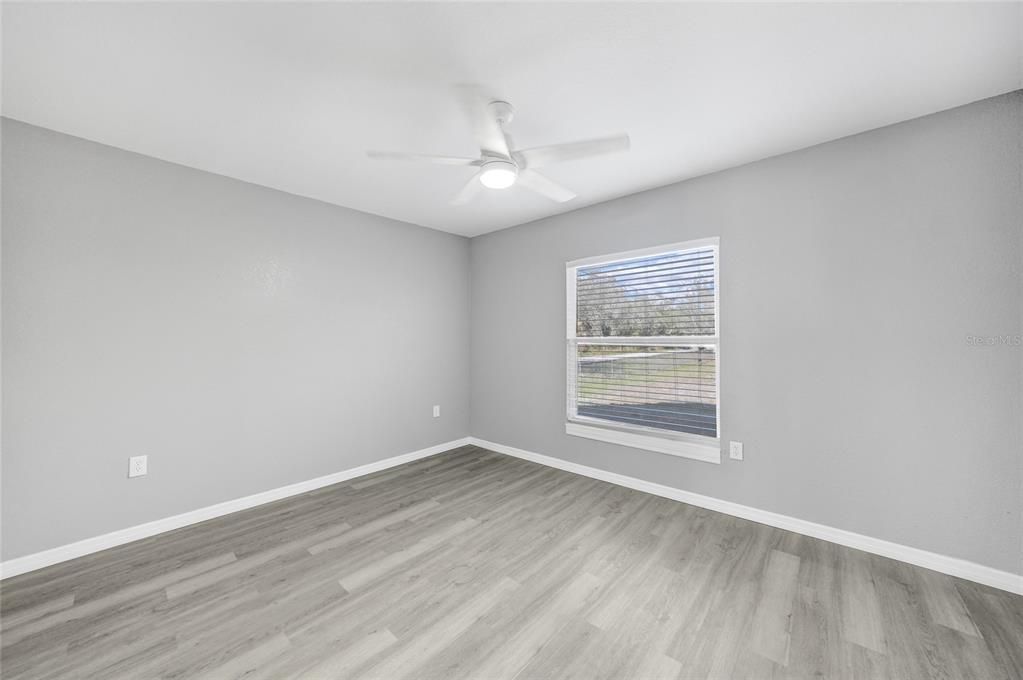 For Sale: $215,500 (3 beds, 1 baths, 952 Square Feet)