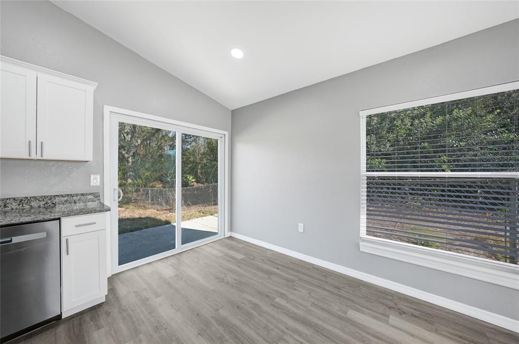 For Sale: $215,500 (3 beds, 1 baths, 952 Square Feet)