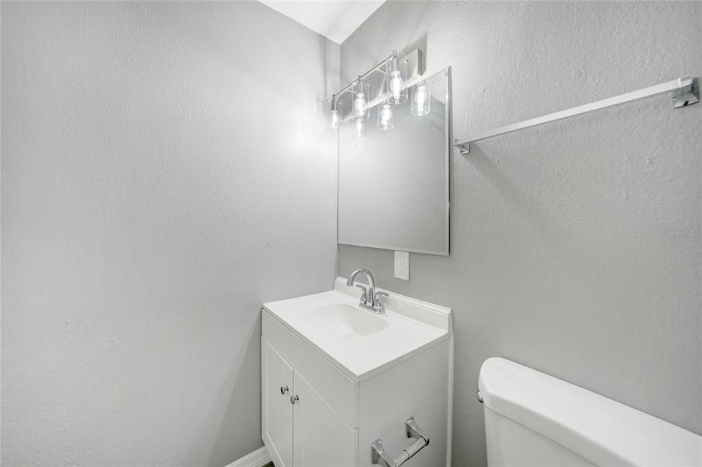 For Sale: $215,500 (3 beds, 1 baths, 952 Square Feet)