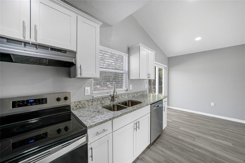 For Sale: $215,500 (3 beds, 1 baths, 952 Square Feet)