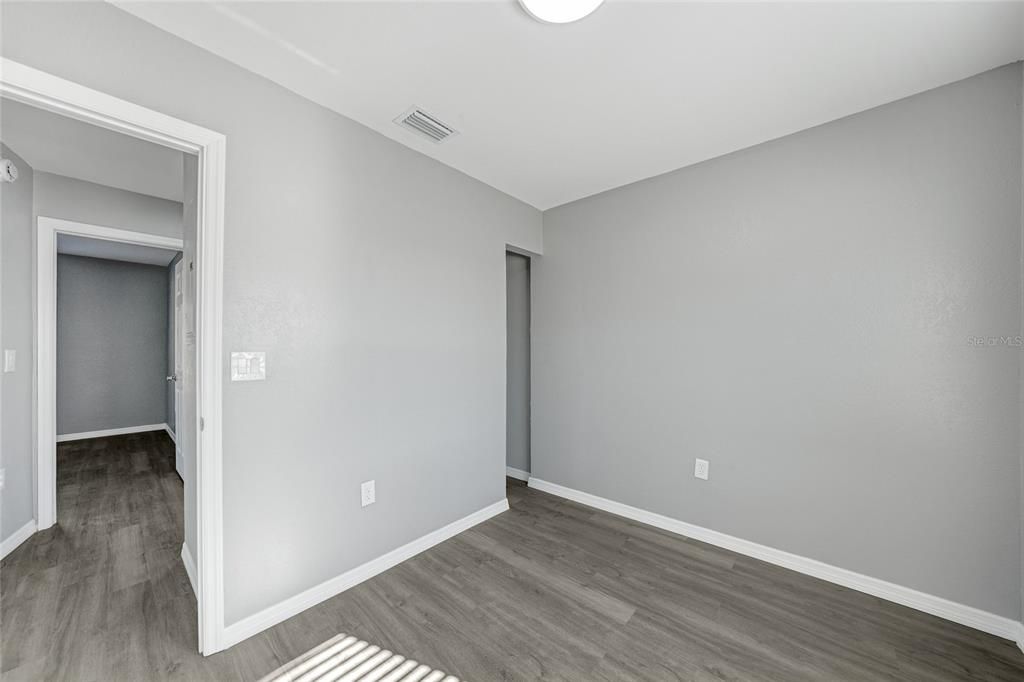 For Sale: $215,500 (3 beds, 1 baths, 952 Square Feet)