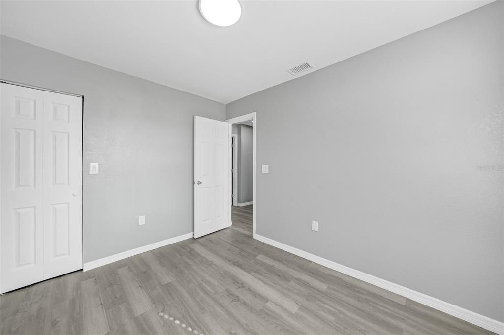 For Sale: $215,500 (3 beds, 1 baths, 952 Square Feet)