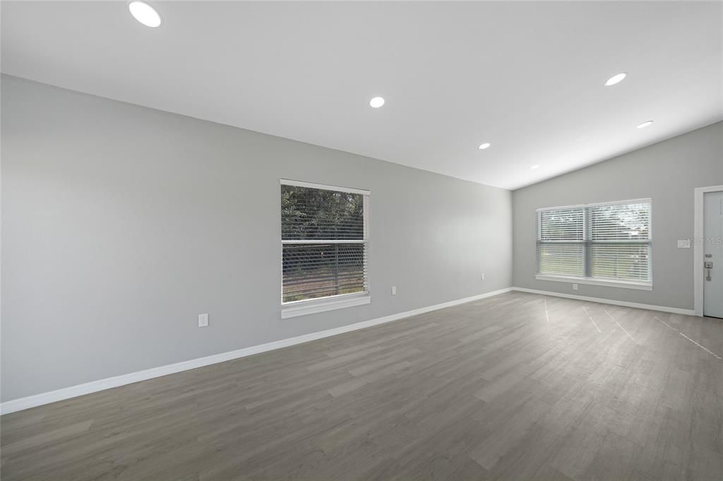 For Sale: $215,500 (3 beds, 1 baths, 952 Square Feet)