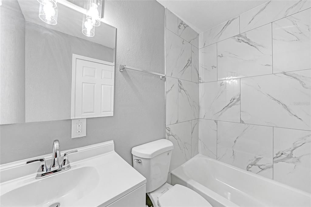 For Sale: $215,500 (3 beds, 1 baths, 952 Square Feet)