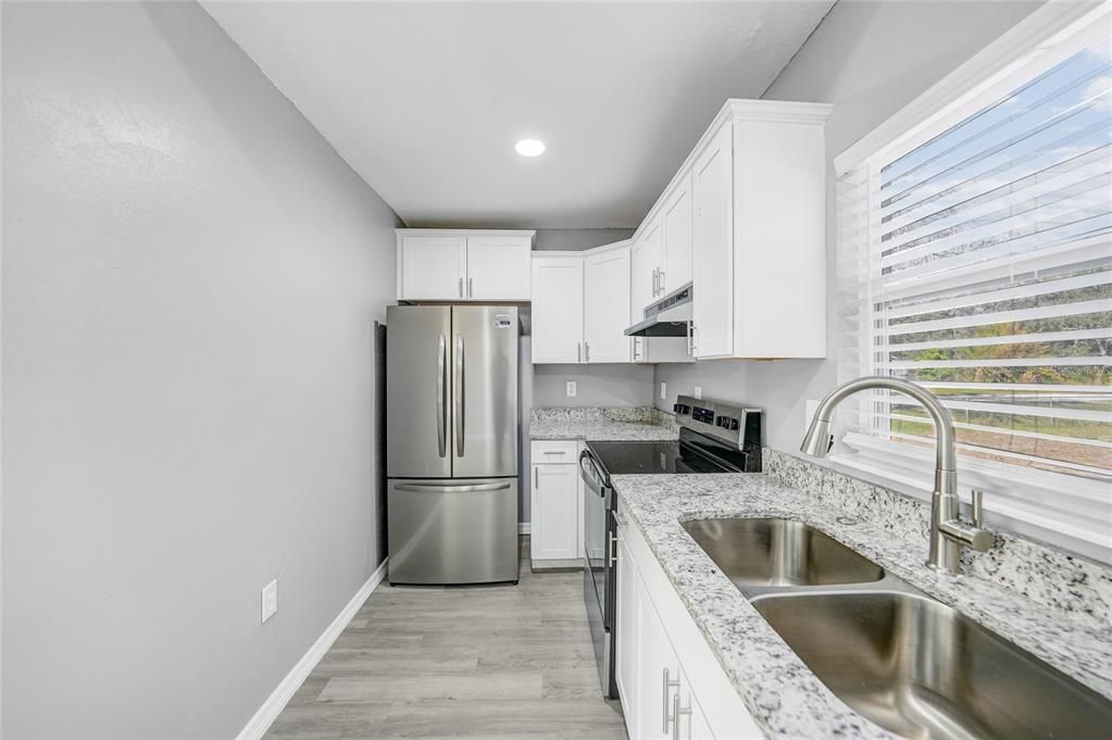 For Sale: $215,500 (3 beds, 1 baths, 952 Square Feet)