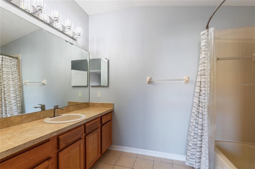 En Venta: $250,000 (2 camas, 2 baños, 1660 Pies cuadrados)