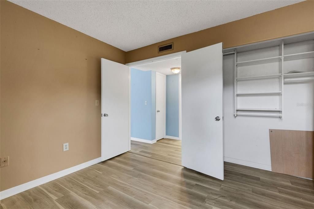 待售: $125,000 (2 贝兹, 2 浴室, 1099 平方英尺)