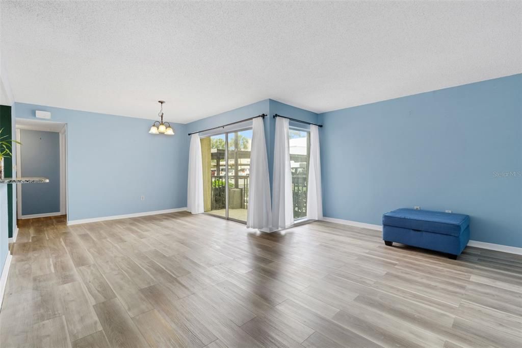 待售: $125,000 (2 贝兹, 2 浴室, 1099 平方英尺)