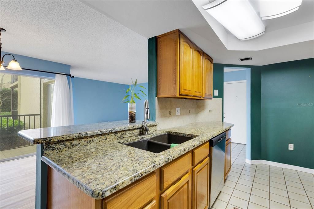 待售: $125,000 (2 贝兹, 2 浴室, 1099 平方英尺)