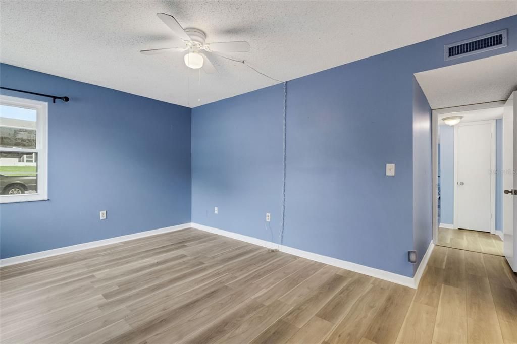 待售: $125,000 (2 贝兹, 2 浴室, 1099 平方英尺)