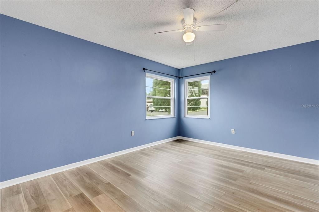 待售: $125,000 (2 贝兹, 2 浴室, 1099 平方英尺)