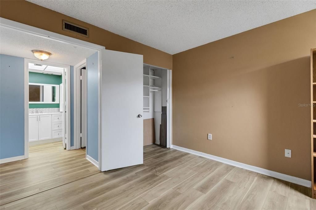 待售: $125,000 (2 贝兹, 2 浴室, 1099 平方英尺)