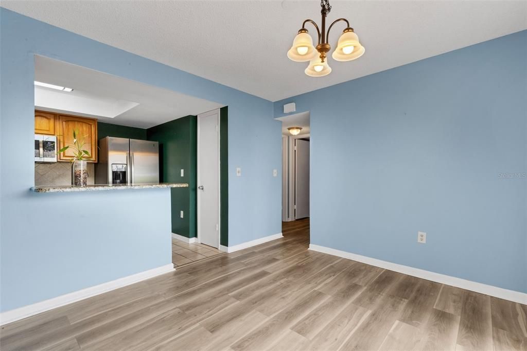 待售: $125,000 (2 贝兹, 2 浴室, 1099 平方英尺)