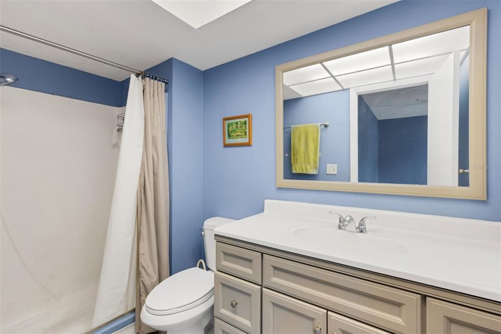 待售: $125,000 (2 贝兹, 2 浴室, 1099 平方英尺)