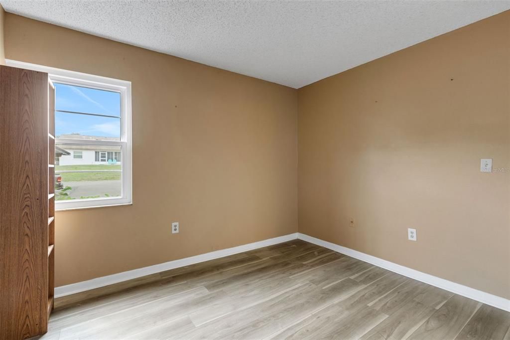 待售: $125,000 (2 贝兹, 2 浴室, 1099 平方英尺)