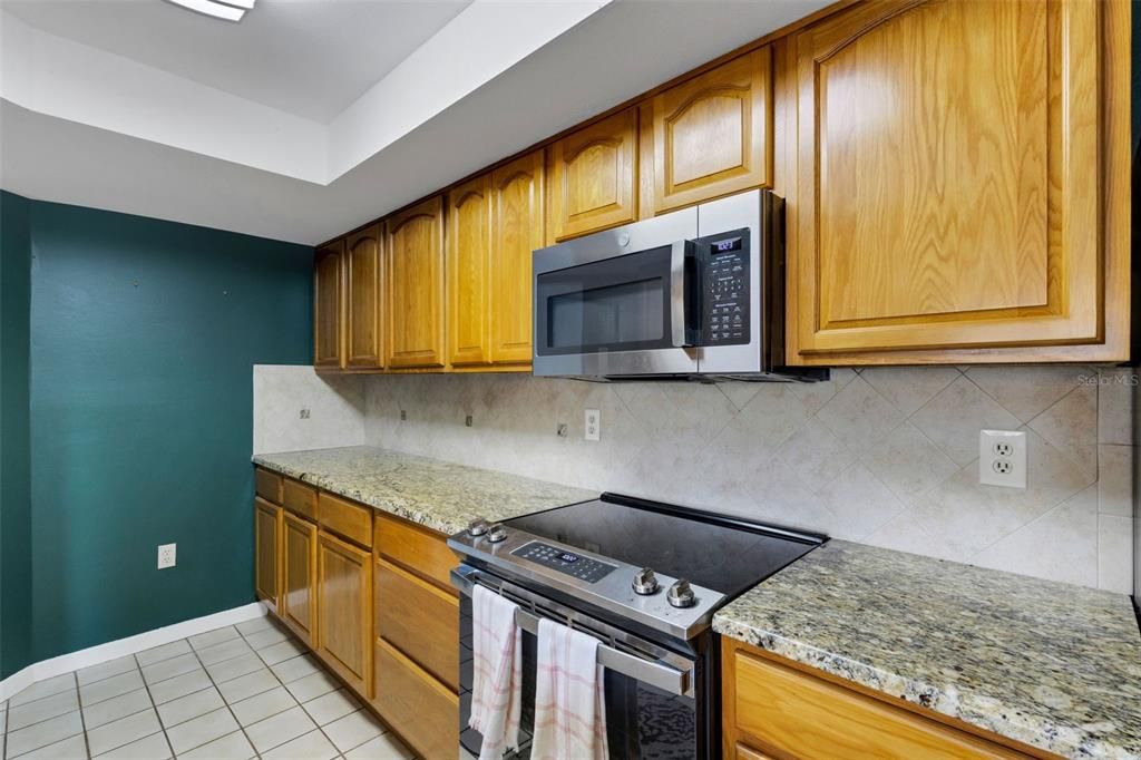 待售: $125,000 (2 贝兹, 2 浴室, 1099 平方英尺)