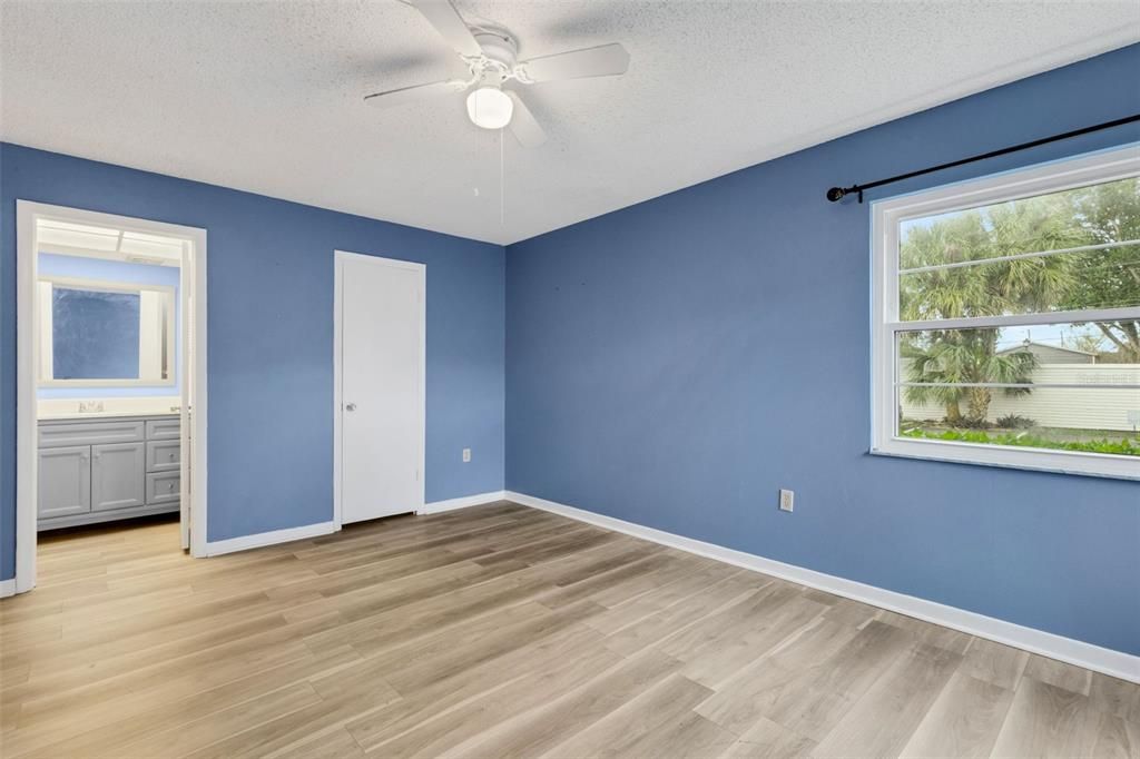 待售: $125,000 (2 贝兹, 2 浴室, 1099 平方英尺)