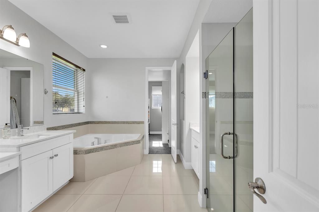 En Venta: $980,000 (6 camas, 5 baños, 4694 Pies cuadrados)