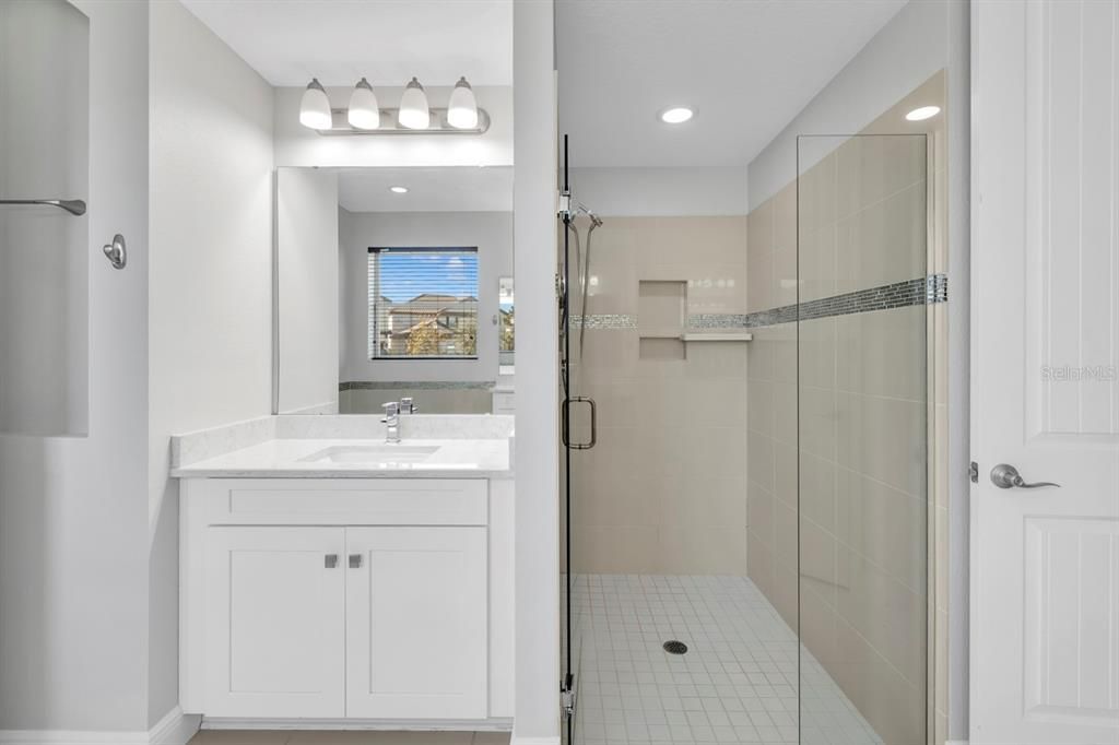 En Venta: $980,000 (6 camas, 5 baños, 4694 Pies cuadrados)