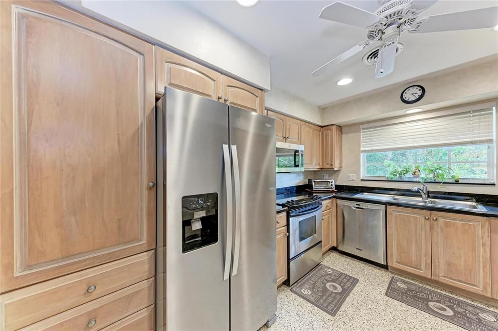 For Sale: $750,000 (3 beds, 2 baths, 1818 Square Feet)