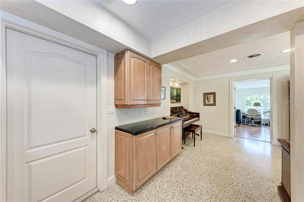 For Sale: $750,000 (3 beds, 2 baths, 1818 Square Feet)