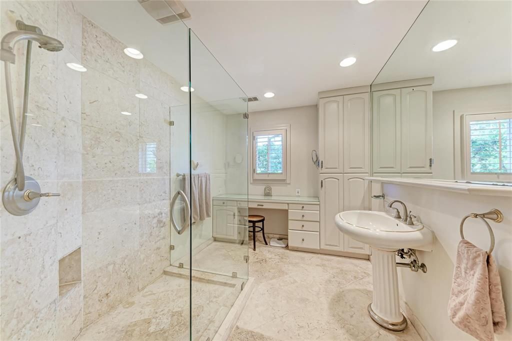 For Sale: $750,000 (3 beds, 2 baths, 1818 Square Feet)