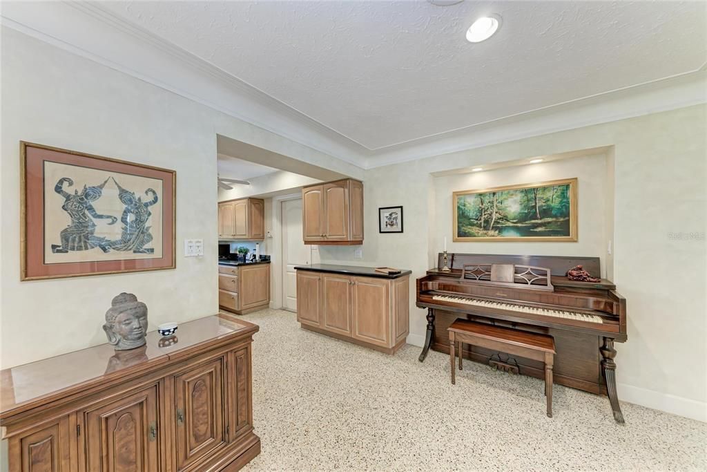 For Sale: $750,000 (3 beds, 2 baths, 1818 Square Feet)