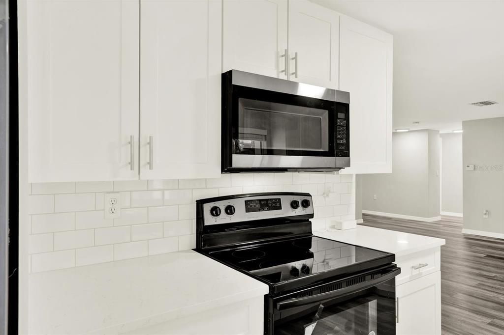 На продажу: $300,000 (3 спален, 2 ванн, 1326 Квадратных фут)