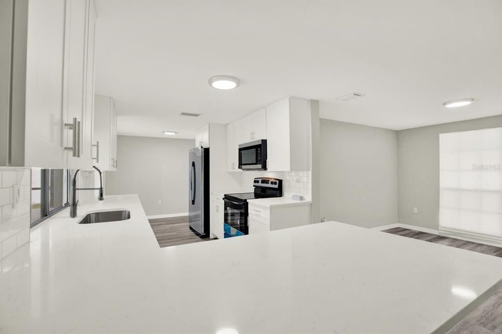 На продажу: $300,000 (3 спален, 2 ванн, 1326 Квадратных фут)