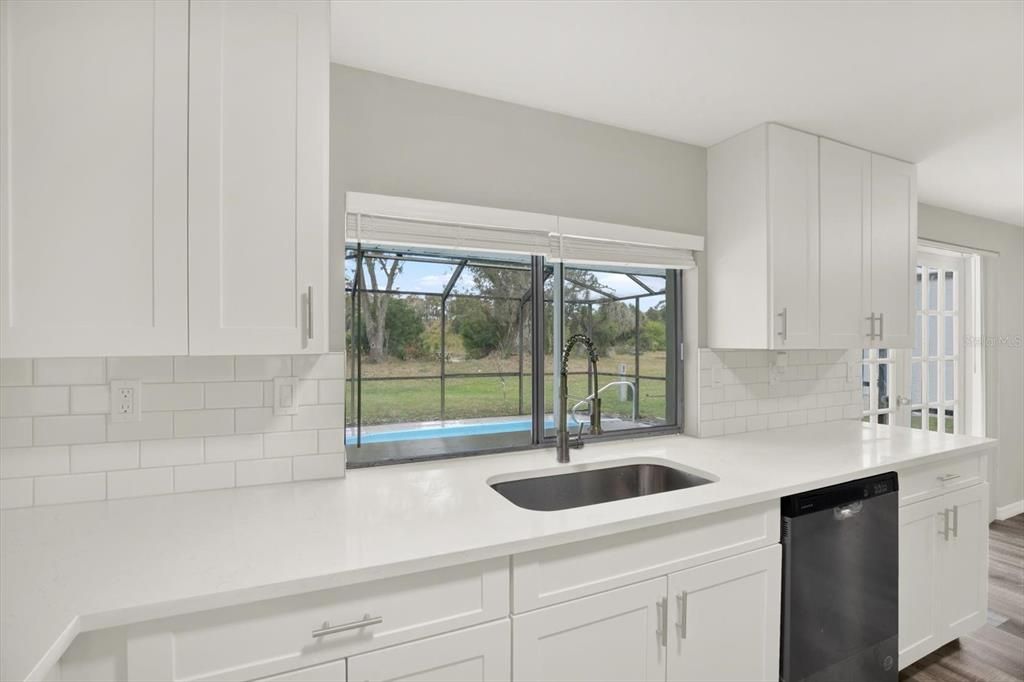 На продажу: $300,000 (3 спален, 2 ванн, 1326 Квадратных фут)