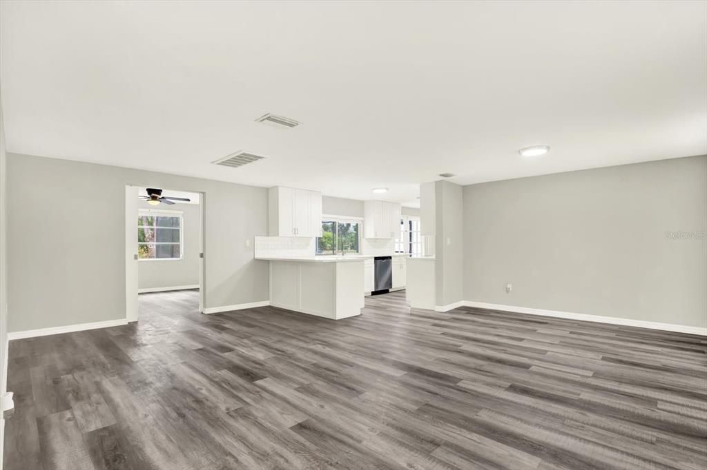 На продажу: $300,000 (3 спален, 2 ванн, 1326 Квадратных фут)