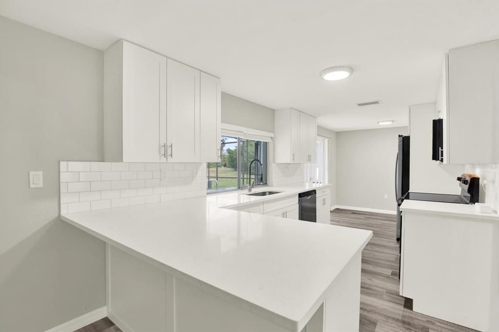 На продажу: $300,000 (3 спален, 2 ванн, 1326 Квадратных фут)