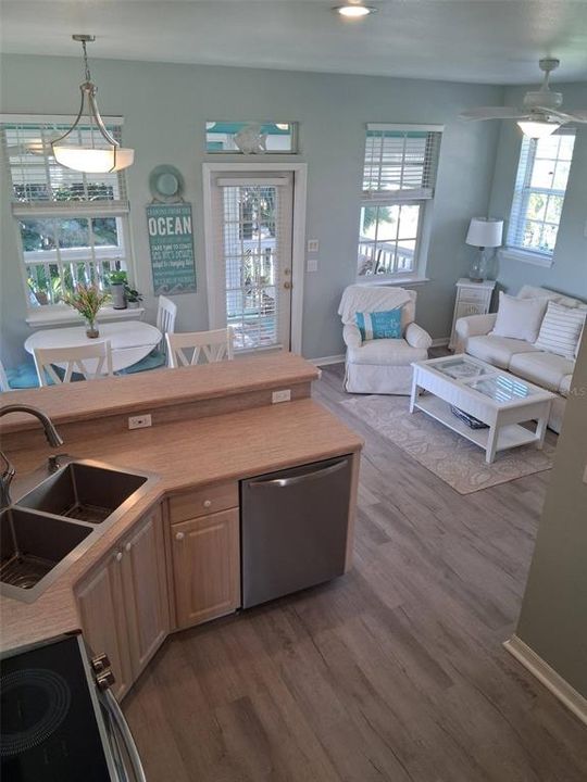 出租: $3,200 (1 贝兹, 1 浴室, 760 平方英尺)