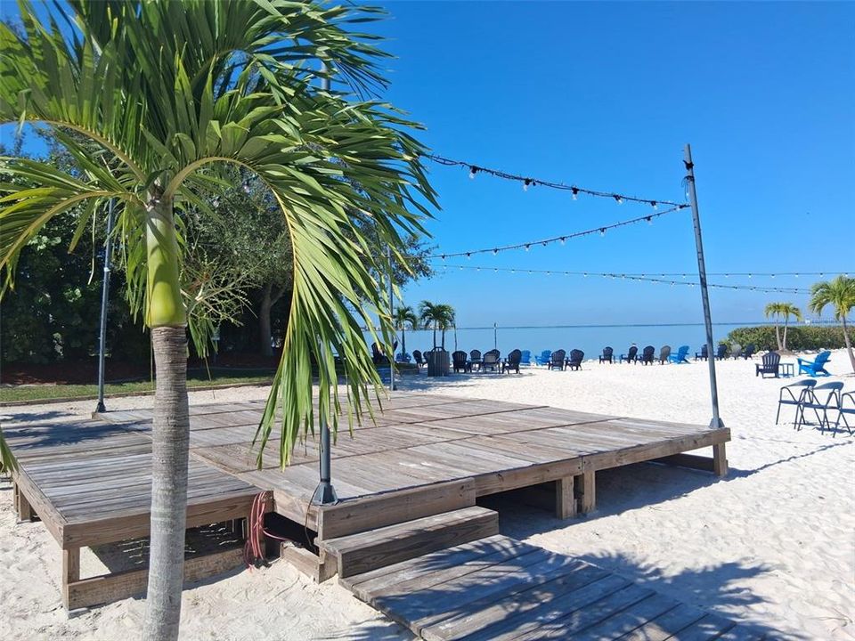 For Rent: $3,200 (1 beds, 1 baths, 760 Square Feet)