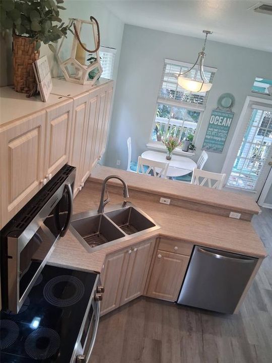 出租: $3,200 (1 贝兹, 1 浴室, 760 平方英尺)