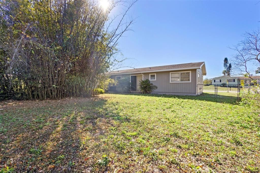 待售: $240,000 (2 贝兹, 1 浴室, 864 平方英尺)