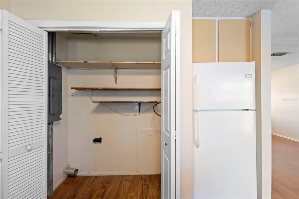 待售: $240,000 (2 贝兹, 1 浴室, 864 平方英尺)