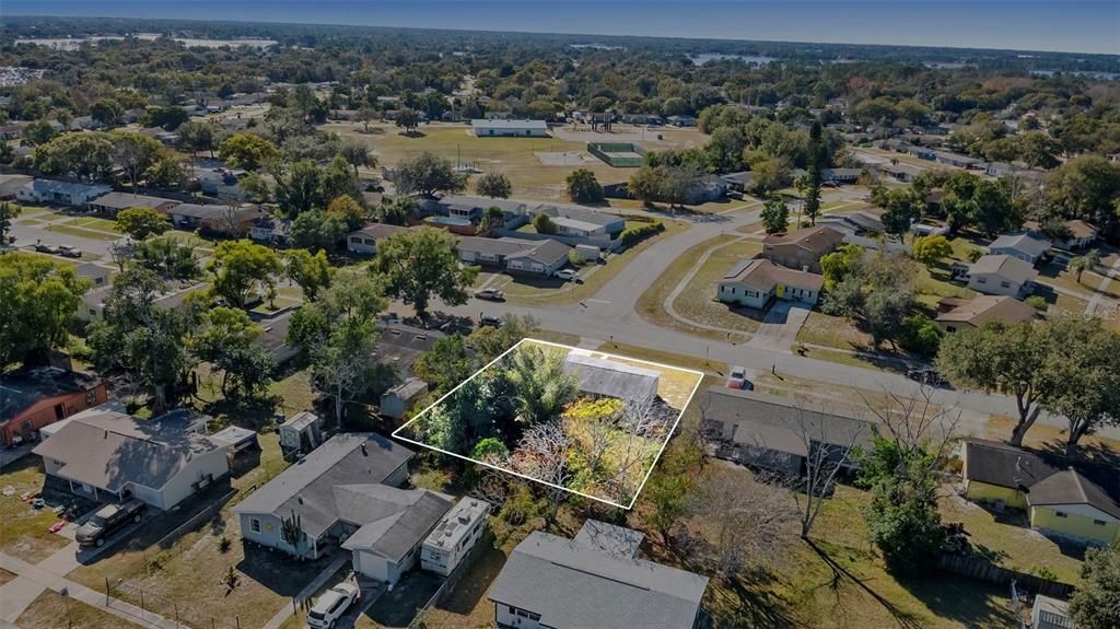 待售: $240,000 (2 贝兹, 1 浴室, 864 平方英尺)