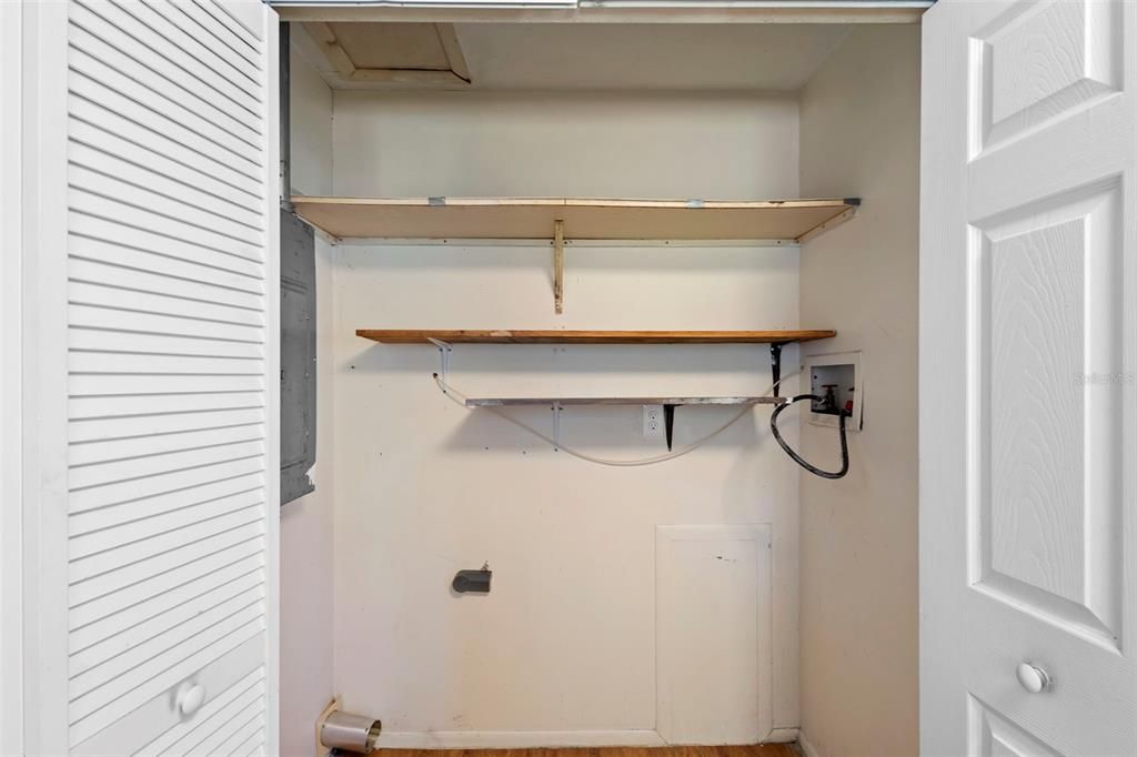 待售: $240,000 (2 贝兹, 1 浴室, 864 平方英尺)