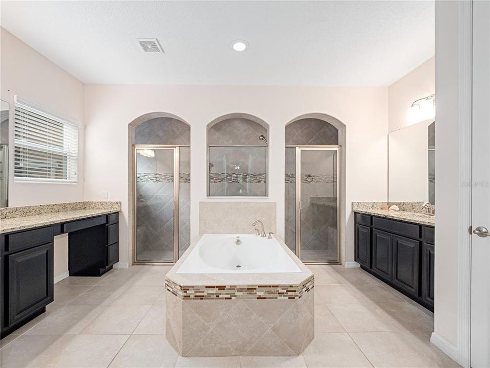 For Sale: $799,900 (4 beds, 4 baths, 3871 Square Feet)